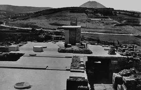 Looking back from the Upper Storey to the South Propylaeum