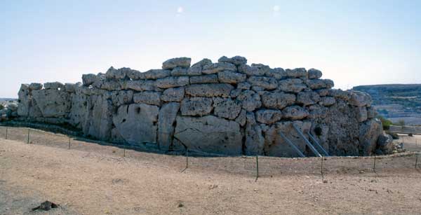 Ggantija. Outer Wall of the Temple