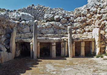 Trilithon Altars in Apse 6