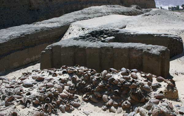 Pottery Offerings next to Peribsen's Enclosure