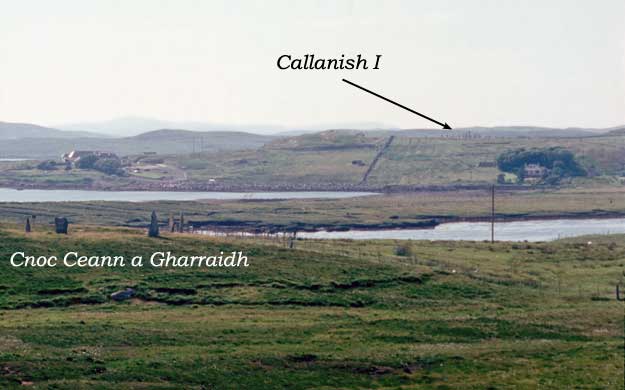 View from Cnoc Fhillibhir Bheag to Cnoc Ceann a Gharraidh and Callanish I