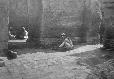 The court at No. 11 Paternoster Row, looking into the liwan